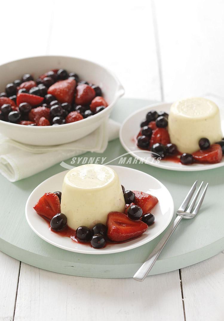 Berries with panna cotta