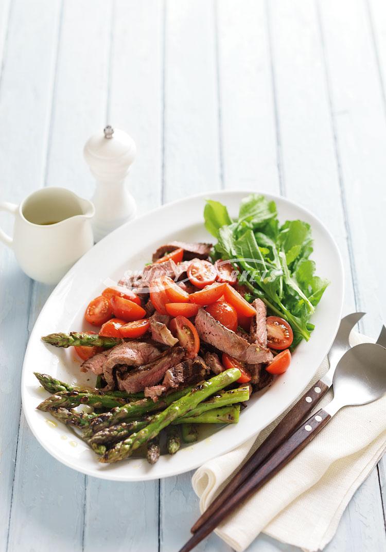 Asparagus, beef, tomato & rocket salad