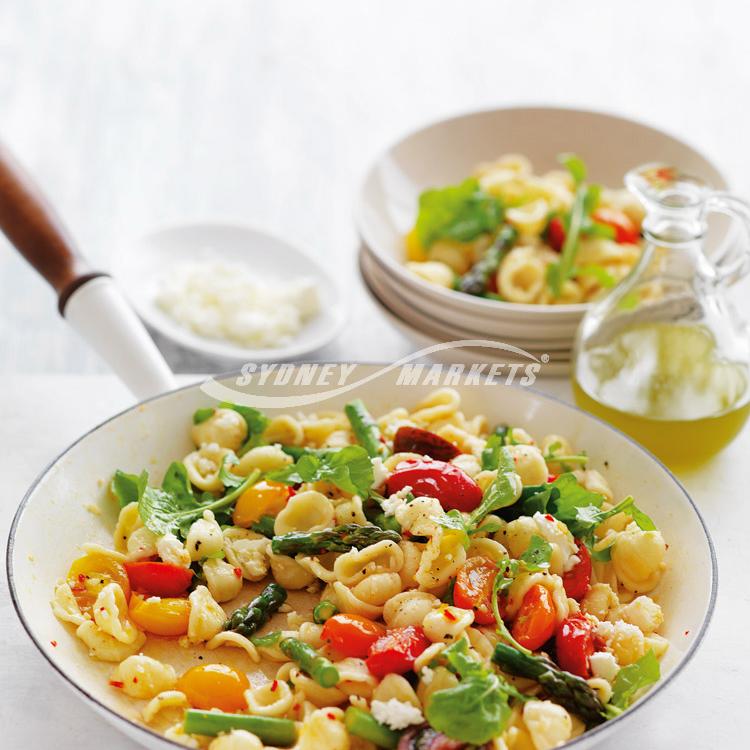 Asparagus, tomato & chilli pasta