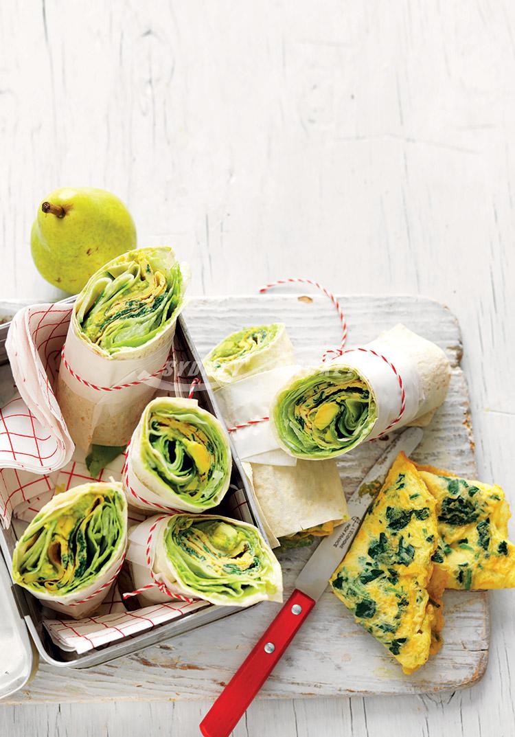 Avocado, green omelette & lettuce rolls