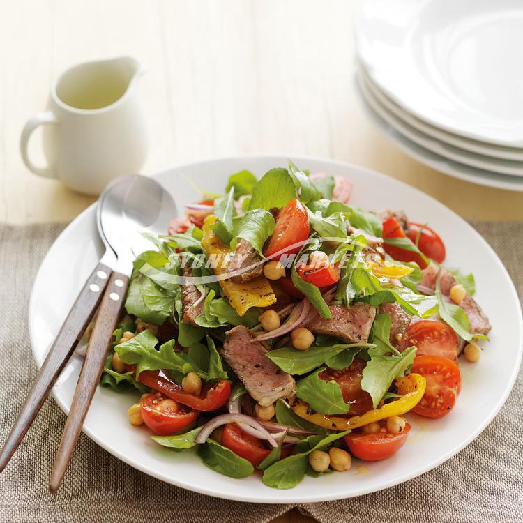 Barbecued capsicum, beef & rocket salad