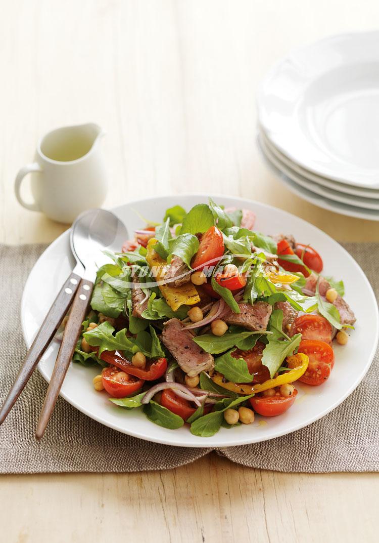Barbecued capsicum, beef & rocket salad