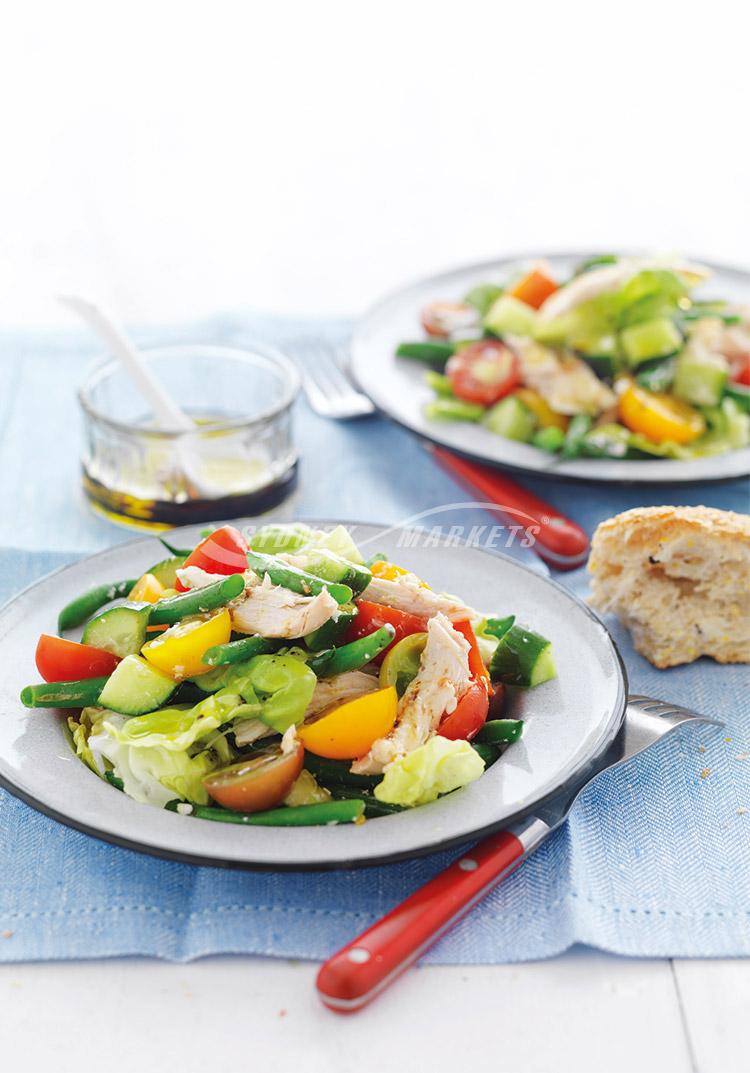 Bean, tomato & barbecue chicken salad