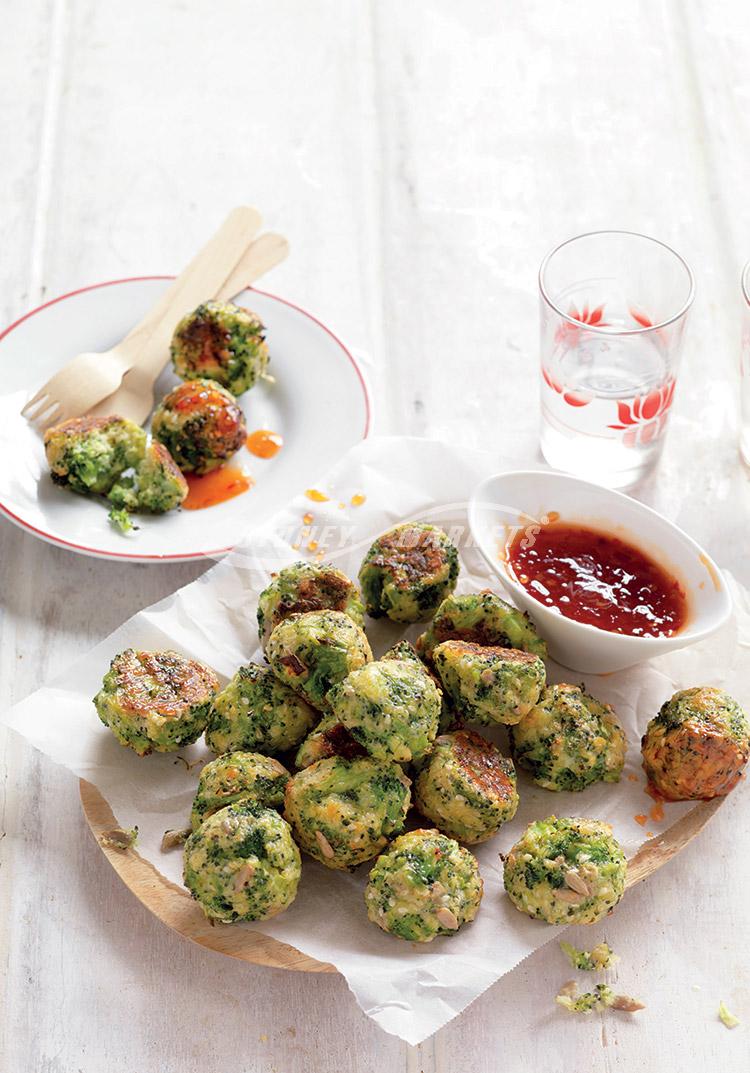 Broccoli & cheese oven-baked fritters