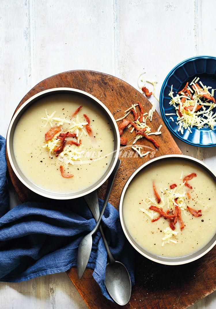 Cauliflower, leek & bacon soup