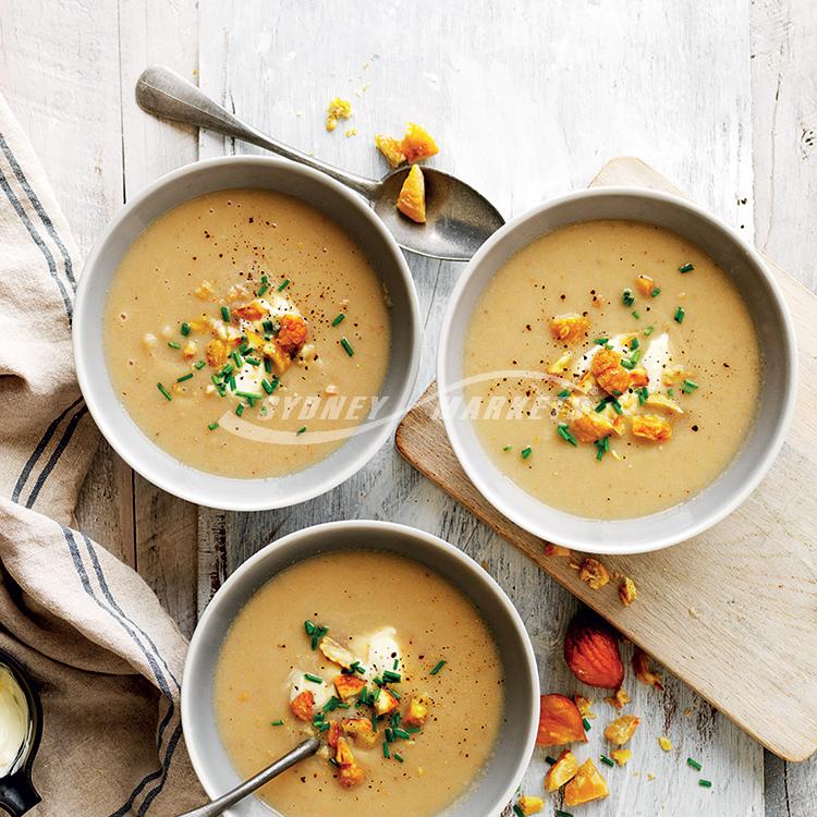 Creamy cauliflower & chestnut soup