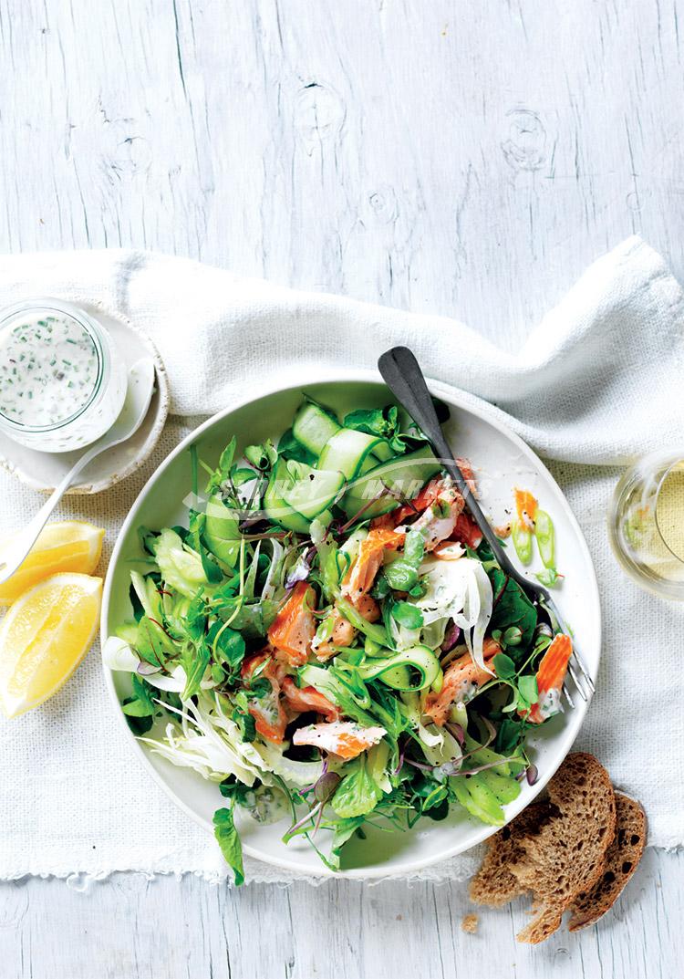Crunchy greens & smoked salmon salad