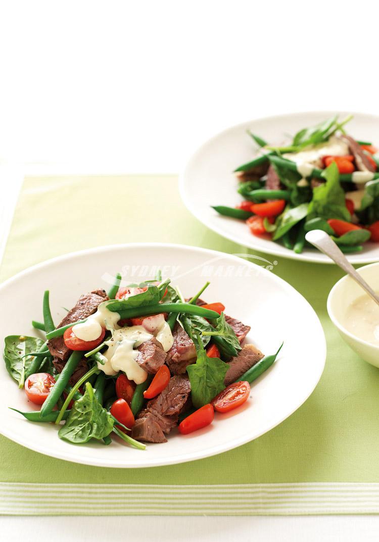 Green bean, spinach & beef salad