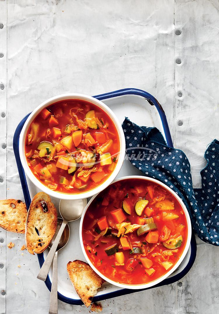 Hearty vegetable & bean soup