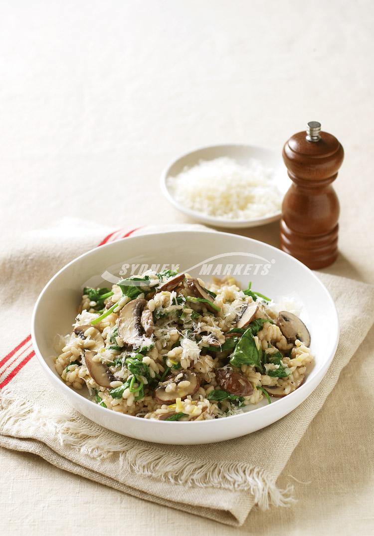 Leek, mushroom & baby spinach risotto