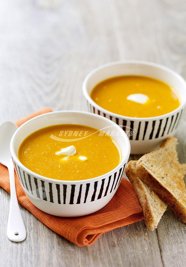 Maple-roasted carrot, pumpkin & chickpea soup