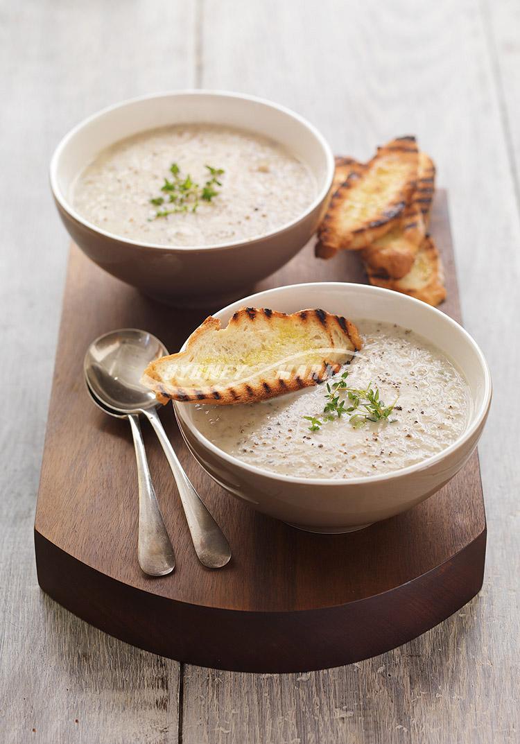 Mushroom, leek & thyme soup