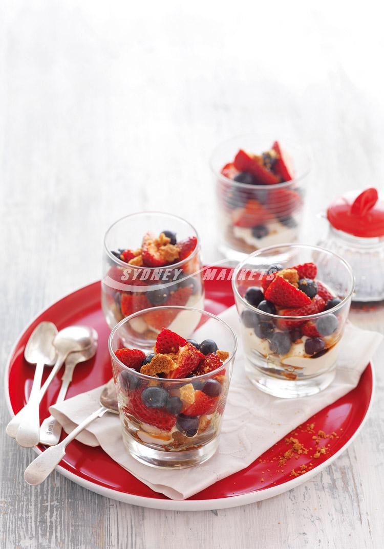 Quick strawberry cheesecake parfaits