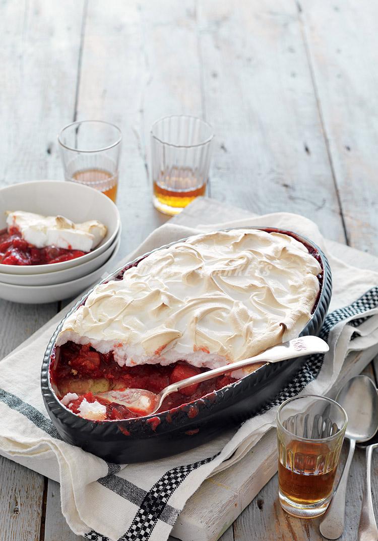 Rhubarb & strawberry meringue pudding