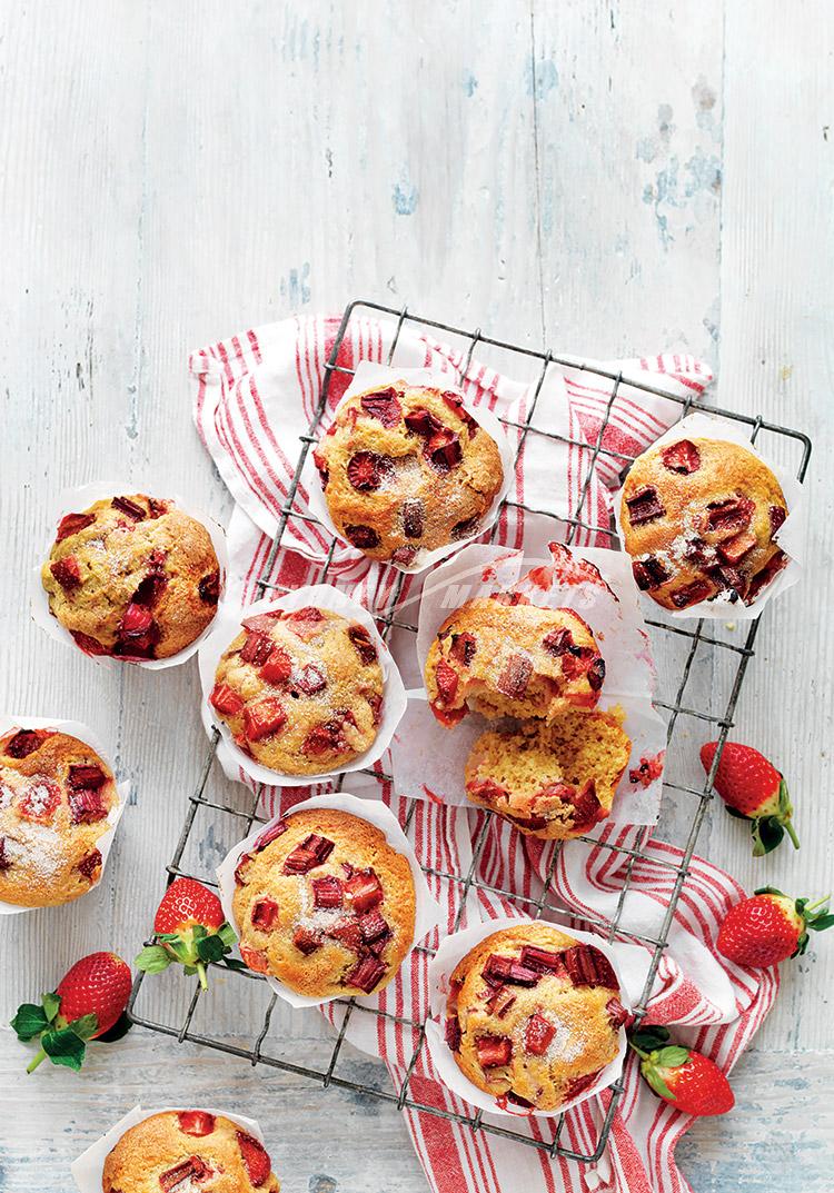 Rhubarb & strawberry muffins