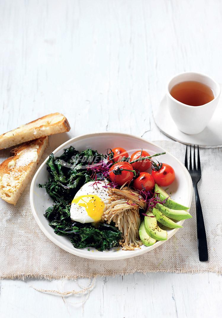 Sauteed kale, enoki, mushrooms & eggs