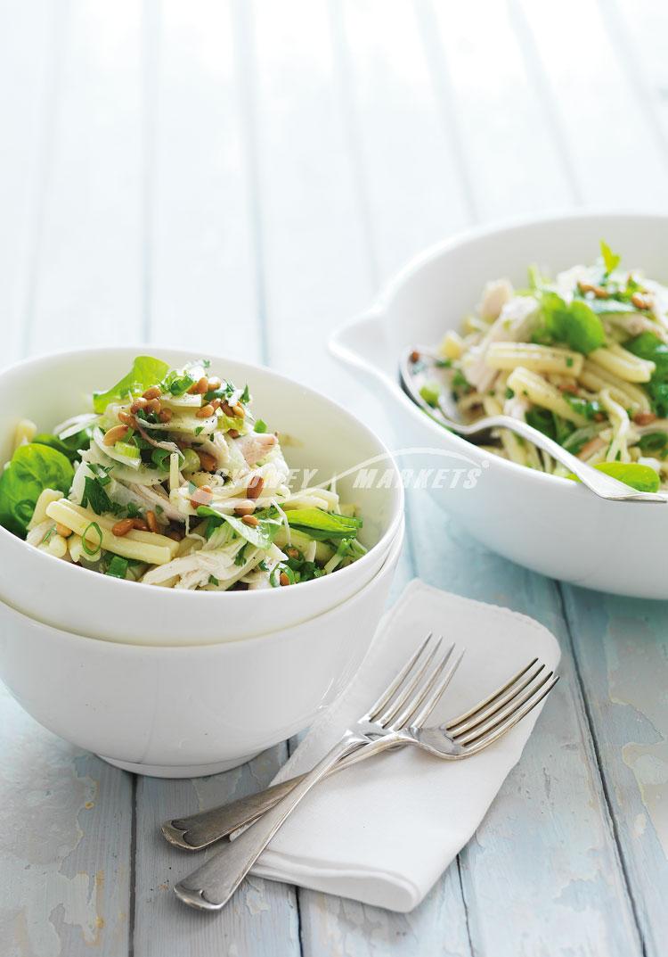 Spinach, chicken & fennel pasta salad