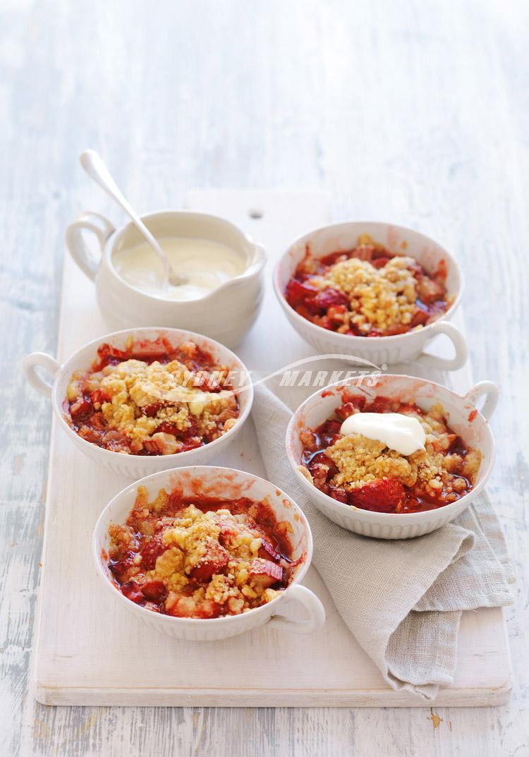 Strawberry & rhubarb crumbles