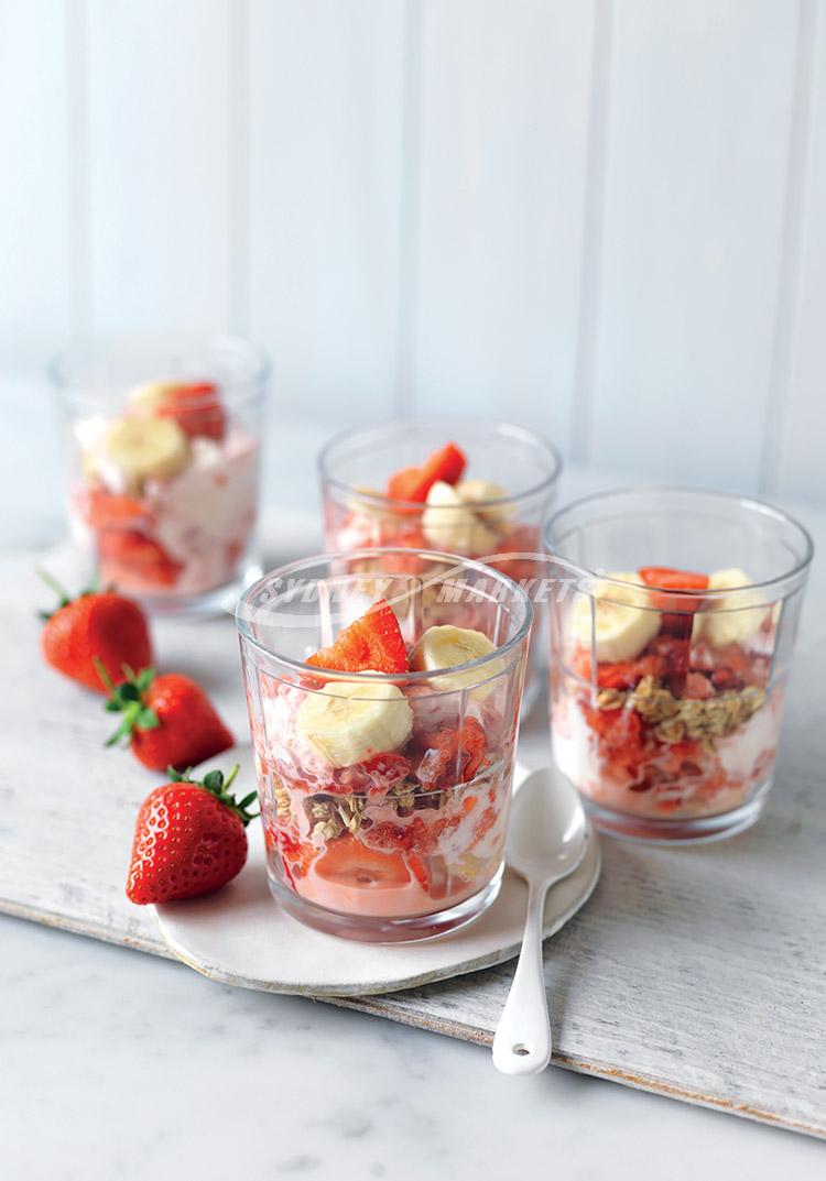 Strawberry swirl yoghurt & banana sundaes