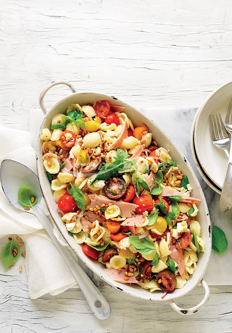 Summer tomato, ham & basil pasta salad