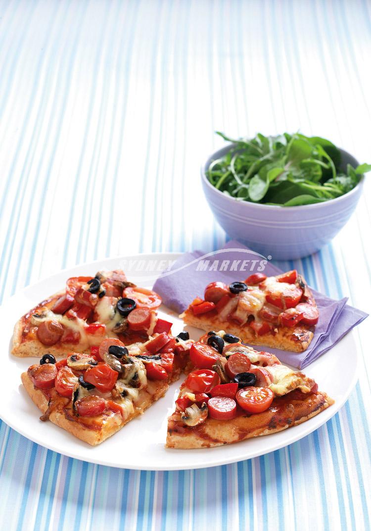 Tomato, mushroom & cabanossi pizza