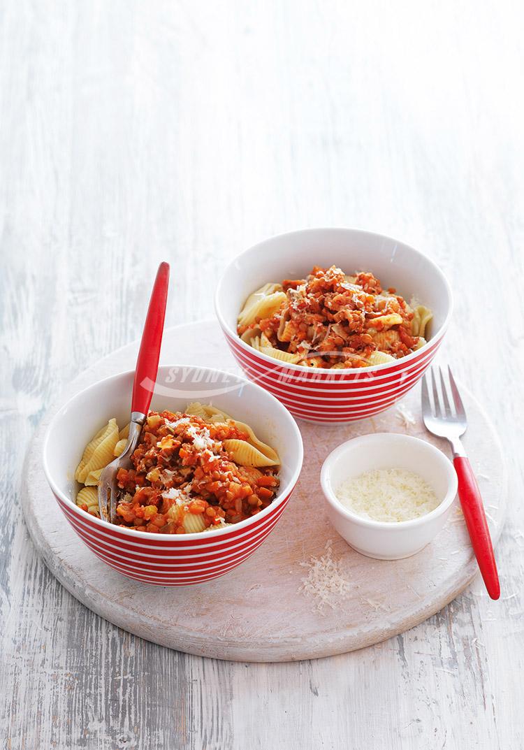 Veggie & lentil bolognese pasta