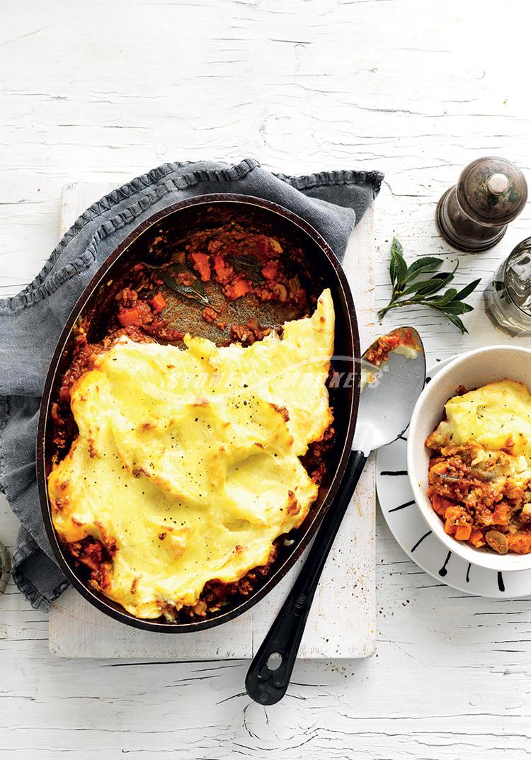 Veggie, beef & potato mash pie