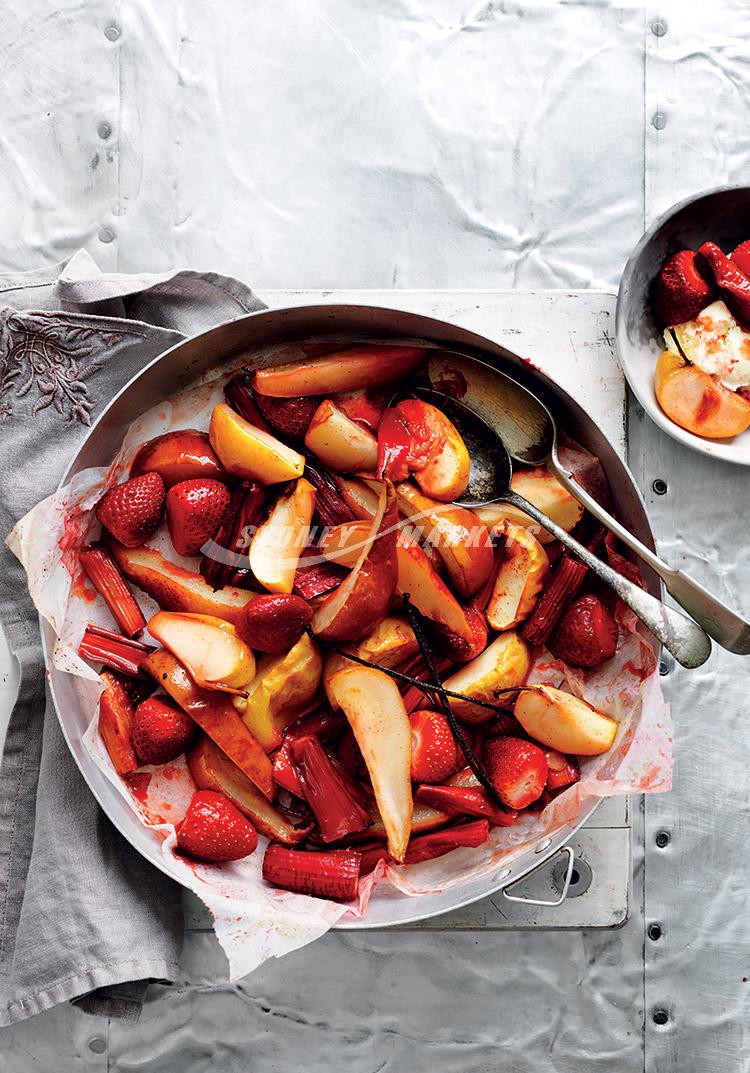 Winter fruit tray bake