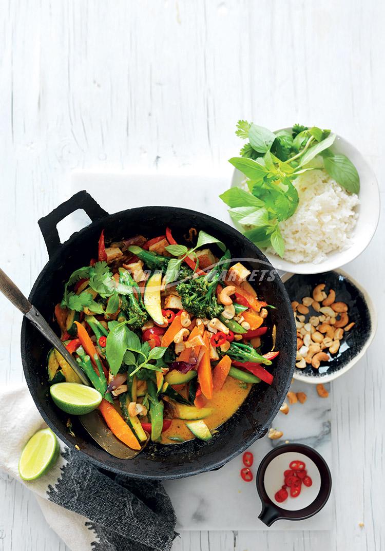 Wok-fried red curry vegetables with tofu