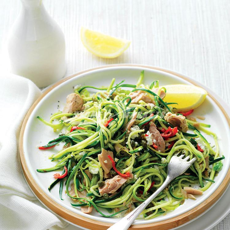 Zucchini ‘spaghetti’ with chilli, tuna & feta