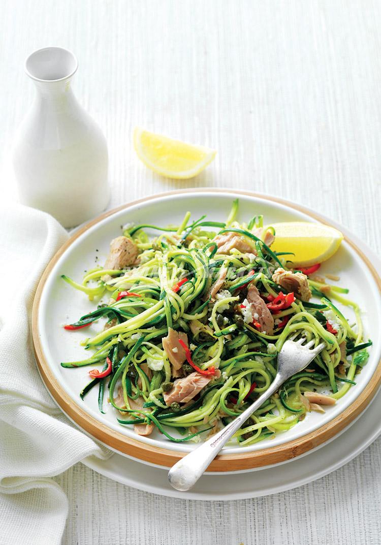 Zucchini ‘spaghetti’ with chilli, tuna & feta